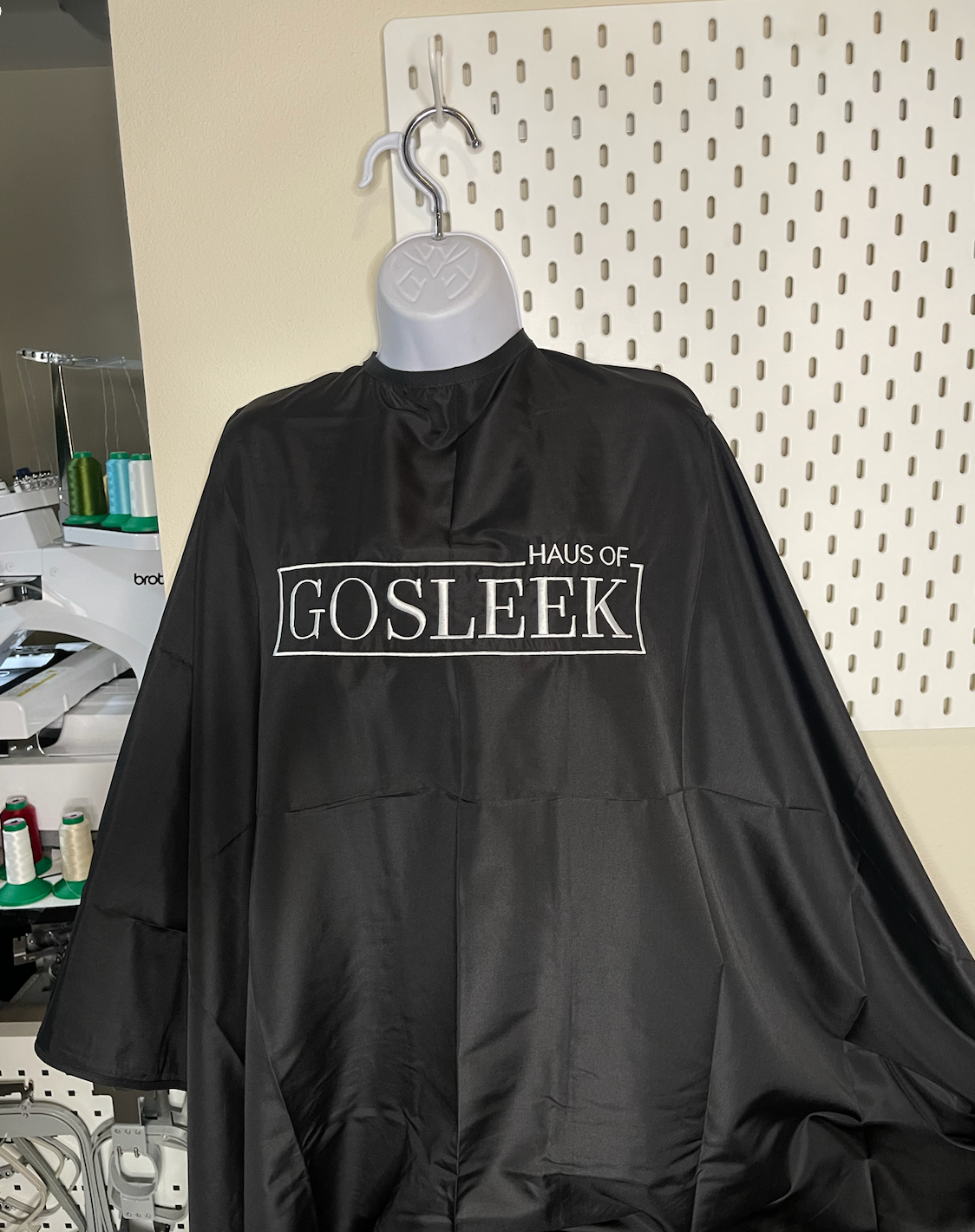 EMBROIDERED SALON CAPES