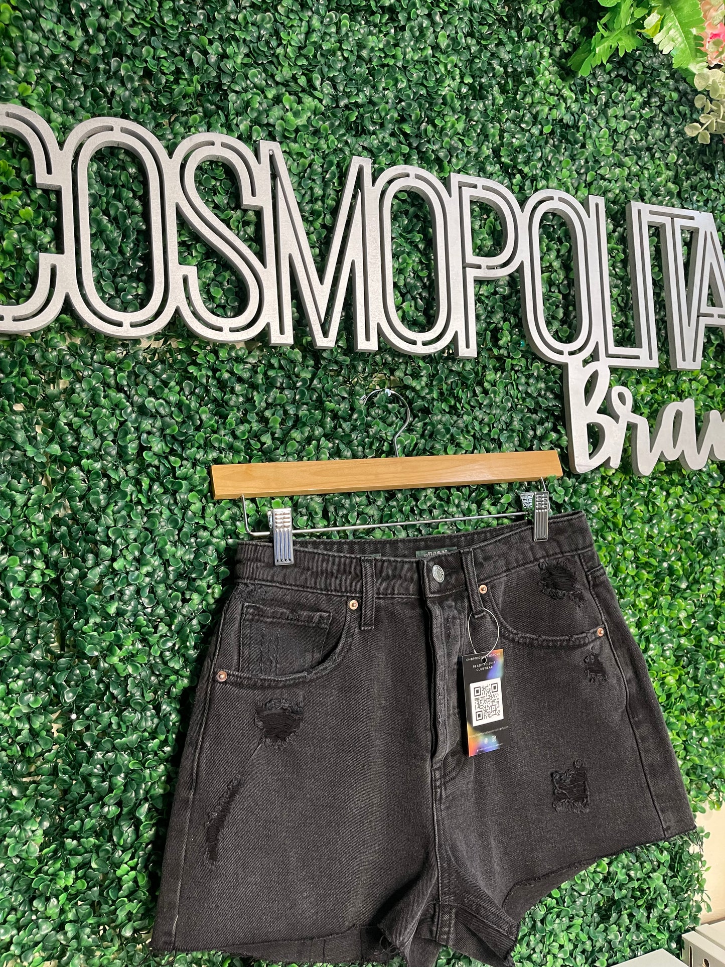 BLACK EMBROIDERED DENIM SHORTS